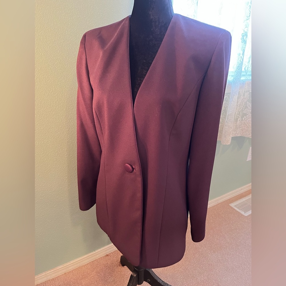 Sandra OW-WING N.R. 1  plum pant suit sz. 8